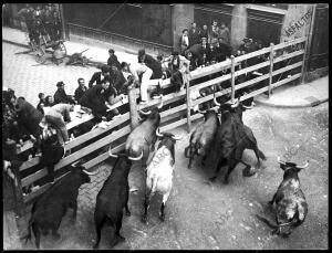 Emocionante encierro de los toros de Pablo Romero, que fueron lidiados en la...