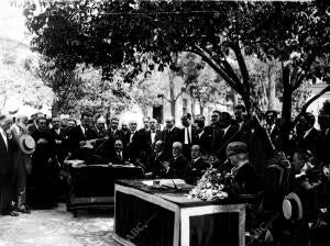 S.A.R. la Infanta doña Isabel (en primer Término, A la Derecha), Presidiendo la...