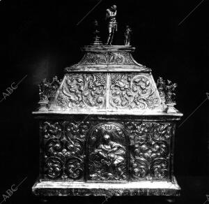 Urna de plata para el monumento parroquial de Pastrana
