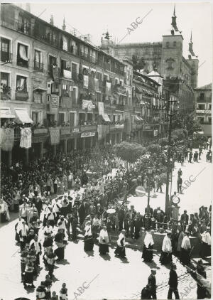 La procesión del Corpus a su paso por Zocodover