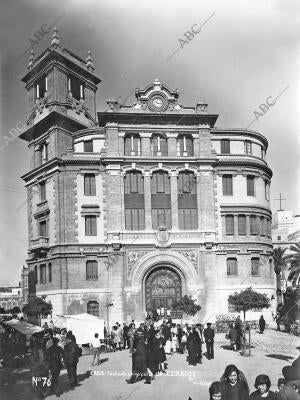 Fachada principal de la nueva casa de Correos y Telégrafos que Empieza A prestar...