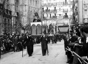 La tradicional procesión de jueves santo Saliendo de la iglesia de san Francisco