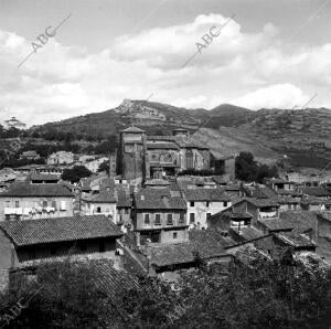 Vista parcial del pueblo de Estella donde se Aprecia la iglesia del Pueblo...