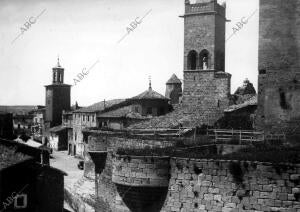 Vista parcial del castillo de Olite (Navarra)