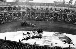 Plaza de Toros de la real maestranza de Ronda durante una corrida Goyesca...