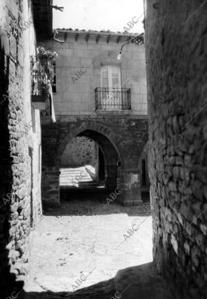 Plaza de la Virgen en Aybar (Navarra)