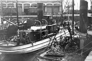 Gijón -11 de enero de 1931 huelga de Vapores Pesqueros, los Marinos Amarrando...