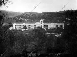 Fachada principal del sanatorio antituberculoso de Espuña