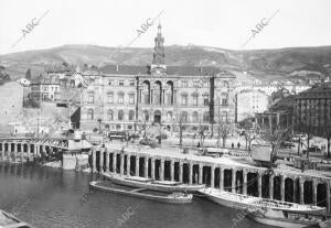 Bilbao. 1933 (CA.) El ayuntamiento y la ría