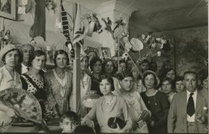 Grupo de distinguidas señoritas que en la tómbola a beneficio de los pobres,...