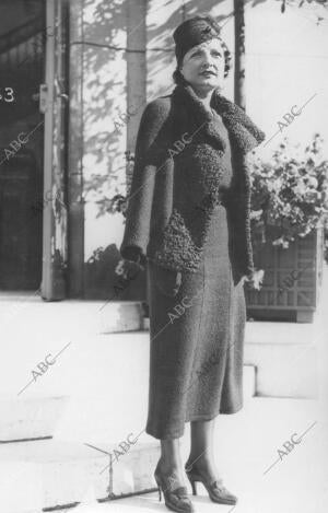 Moda de otoño en el hipódromo de Longchamp - en la Imagen, abrigo de 1935