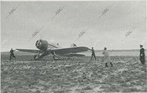 Llegada a Madrid procedente de Sevilla del piloto Antonio Menéndez Peláez, que...