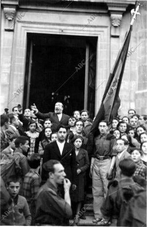 Salida de la catedral de Burgos, el 19 de Julio de 1936, después de Encomendarse...