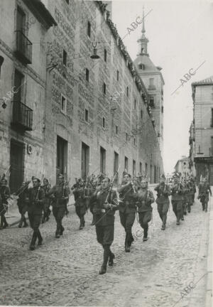 Último desfile con motivo de la defensa del Alcázar de Toledo