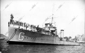 El Destructor "Gravina", Saliendo del puerto de Cartagena, Momentos después de...