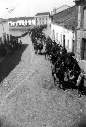 Caballería Dirigiéndose al frente de Miajadas (Cáceres)