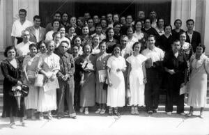 Grupo de Maestras y Maestros Nacionales que Terminaron el cursillo de...