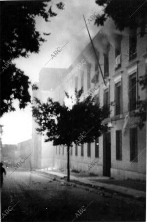 El cuartel de Guadalajara, Ardiendo después del Asalto