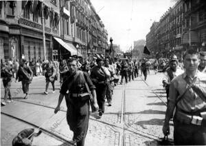 Desfile de Milicianos que se Dirigen al frente