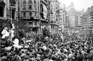 Una vista de la plaza de Emilio Castelar, durante la gran cabalgata infantil...