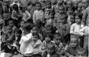 Los Niños que se Encontraban en el interior del santuario durante el asedio del...