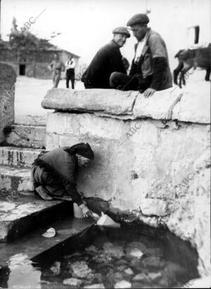 La fuente pública de Canredondo (Guadalajara), otro de los Pueblos de la...