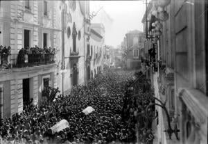 Manifestación de duelo por la muerte de los Aviadores don José Beseiro, de el...