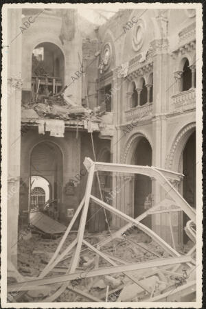 Interior de la iglesia de los Misioneros del corazón de María, en el barrio de...