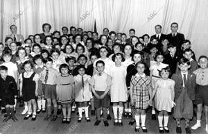 Un grupo de Niños y Niñas Españoles Evacuados, en Gante (Bélgica)