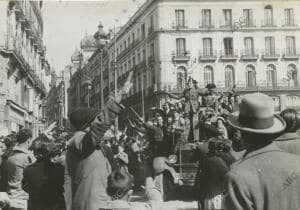 Liberación de Madrid, los madrileños celebran la entrada de las tropas...