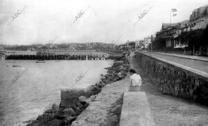 Muelle del pueblo Arenas (Vizcaya)