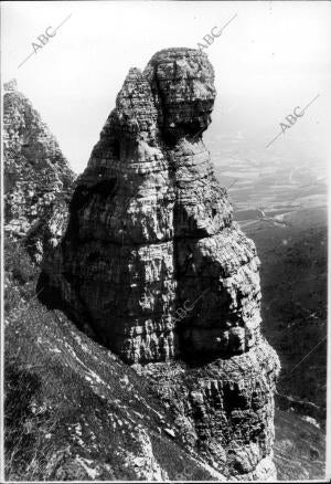 Peña en la Sierra Salvada Situada en el pueblo Orduña (Vizcaya)