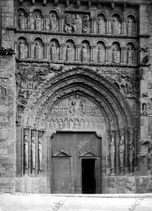 Portico de la iglesia santa María la real en Sangüesa (Navarra)