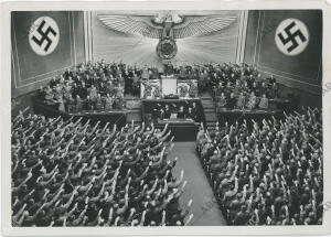 Discurso de Adolf Hitler en el Reichstag, en la que hace una propuesta de paz a...
