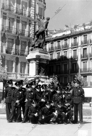 Grupo de Huérfanos de Voluntarios Italianos Caídos durante la Guerra civil...