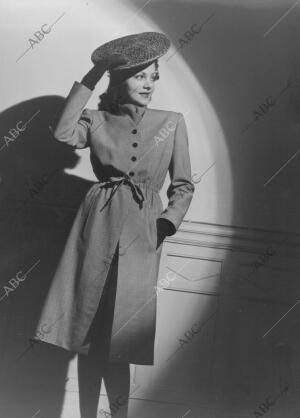 La moda en Alemania. En la Imagen, abrigo de 1942