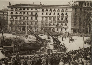La artillería pasando por la Plaza de Colón