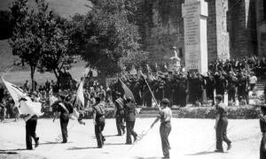 Inauguración y desfile de la falange con motivo del monumento A los Caídos en el...