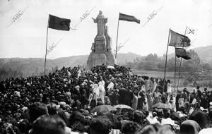 Inauguración del primer monumento en Galicia al sagrado corazón de Jesús,...