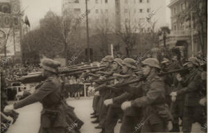Los soldados desfilando en el desfile de la Victoria