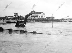 (1947 Ca.). Puente de san Telmo