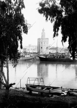 La torre del oro vista desde Triana -fecha Aproximada