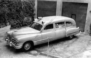 Entrega del Coche-Ambulancia, en la asamblea suprema de la cruz Roja, regalado A...