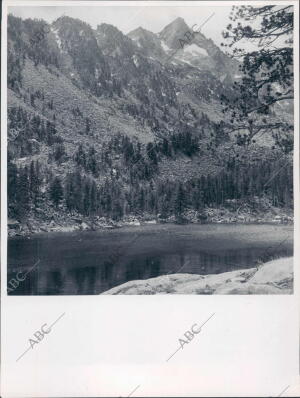 Región de Espot. Lago de san Mauricio