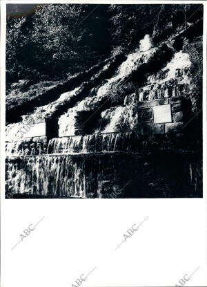 Fuente del Gresillo en las Cercanías de la gran cascada de los Ojos del Xueu