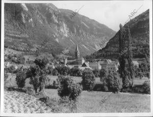 En la imagen la torre de Arties y el valle de arán