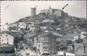 El poblado Antiguo (del que apenas Quedan Restos) se Apiñaba en el cerro y lo...