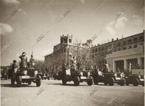 Servicios motorizados durante el desfile de la Victoria