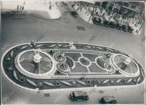 Vista de los Jardines y las Fuentes de la puerta del sol en 1952