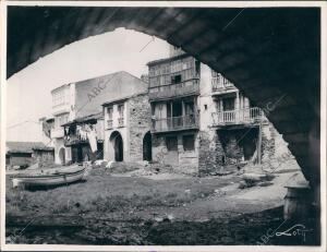 Casas de Pescadores A Orillas del río Mende